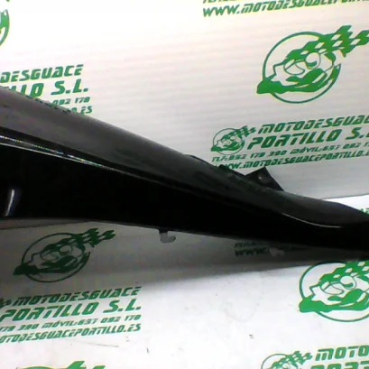 Foto de Carcasa bajo asiento derecho Honda Pcx 125 referencia 342-20-27820