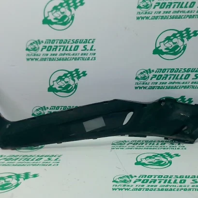 Foto de Carcasa lateral derecha Yamaha XMAX 250I referencia 283-22-37636