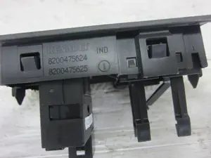 Foto de INTERRUPTOR RENAULT CLIO III 1.5 dCi Diesel (68 CV / 50 KW) referencia 8200475624 foto 4