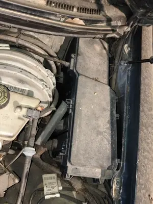 Foto de CAJA RELES / FUSIBLES MERCEDES-BENZ CLASE E (BM 210) BERLINA