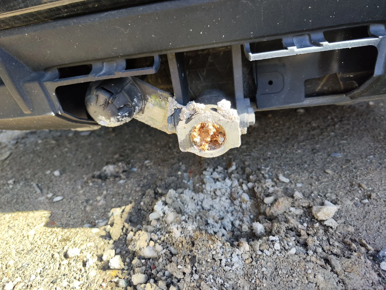 Foto de ENGANCHE REMOLQUE BMW SERIE X3 (E83) 2.0 16V Diesel CAT (150 CV / 110 KW)