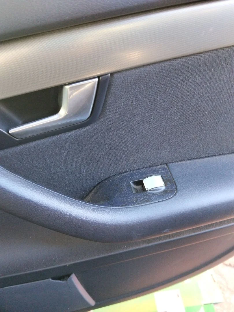 Foto de MANDO ELEVALUNAS TRASERO DERECHO AUDI A4 BERLINA (8E) 1.9 TDI (131 CV / 96 KW)
