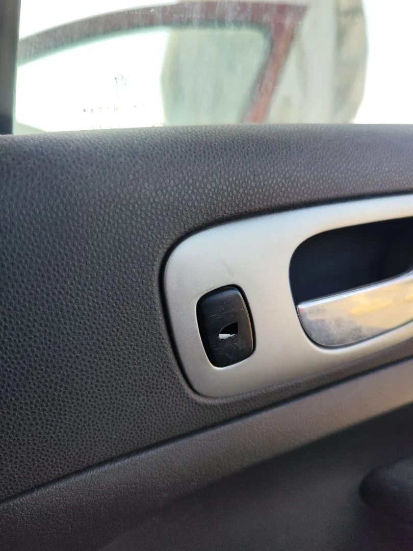 Foto de MANDO ELEVALUNAS TRASERO DERECHO PEUGEOT 307 (S1)(04.2001) 1.6 16V CAT (109 CV / 80 KW)