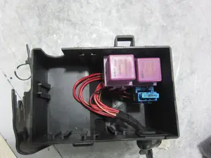 Foto de CAJA RELES / FUSIBLES OPEL ASTRA G BERLINA referencia 90560119 foto 4