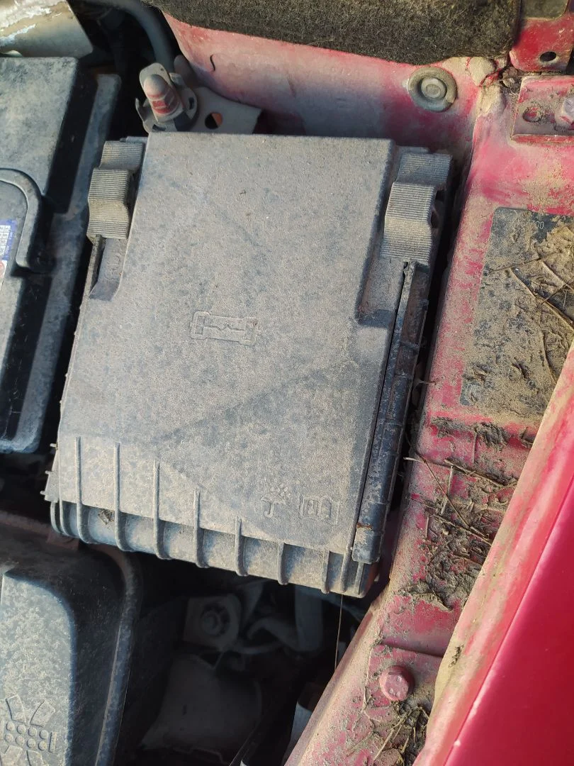 Foto de CAJA RELES / FUSIBLES SEAT ALTEA (5P1) 1.6 (102 CV / 75 KW)