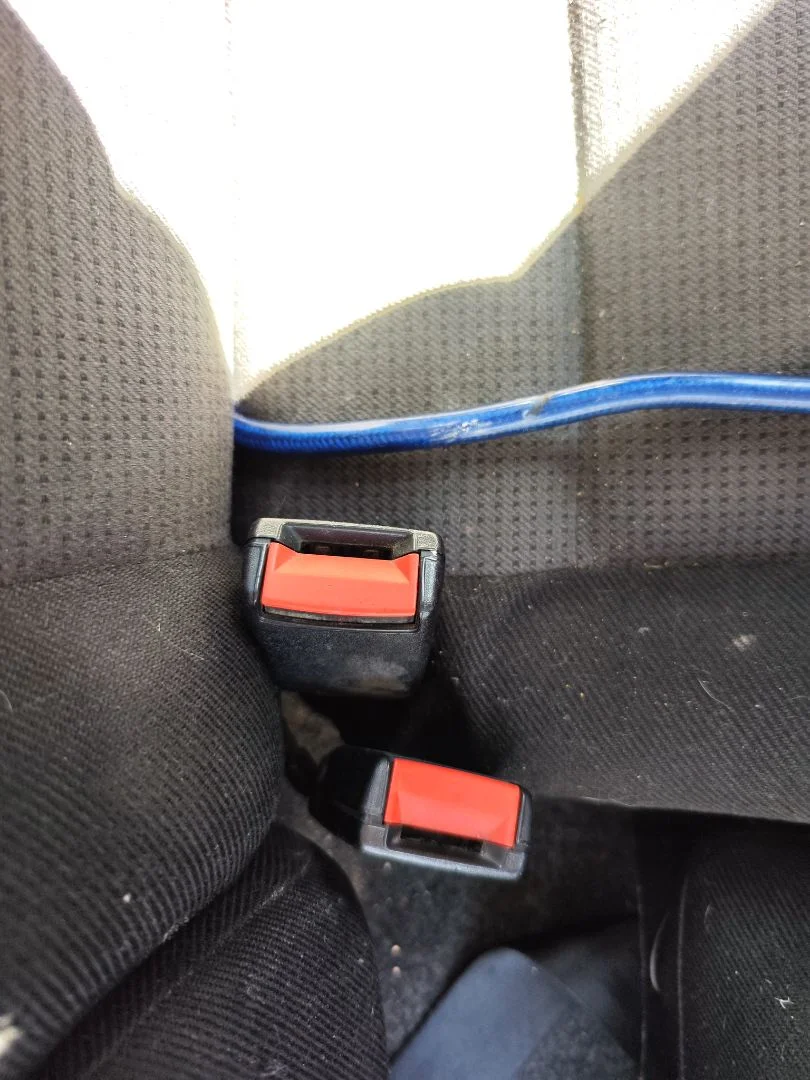 Foto de ENGANCHE CINTURON TRASERO IZQUIERDO VOLKSWAGEN GOLF IV BERLINA (1J1)(10.1997) 1.9 TDI (90 CV / 66 KW)