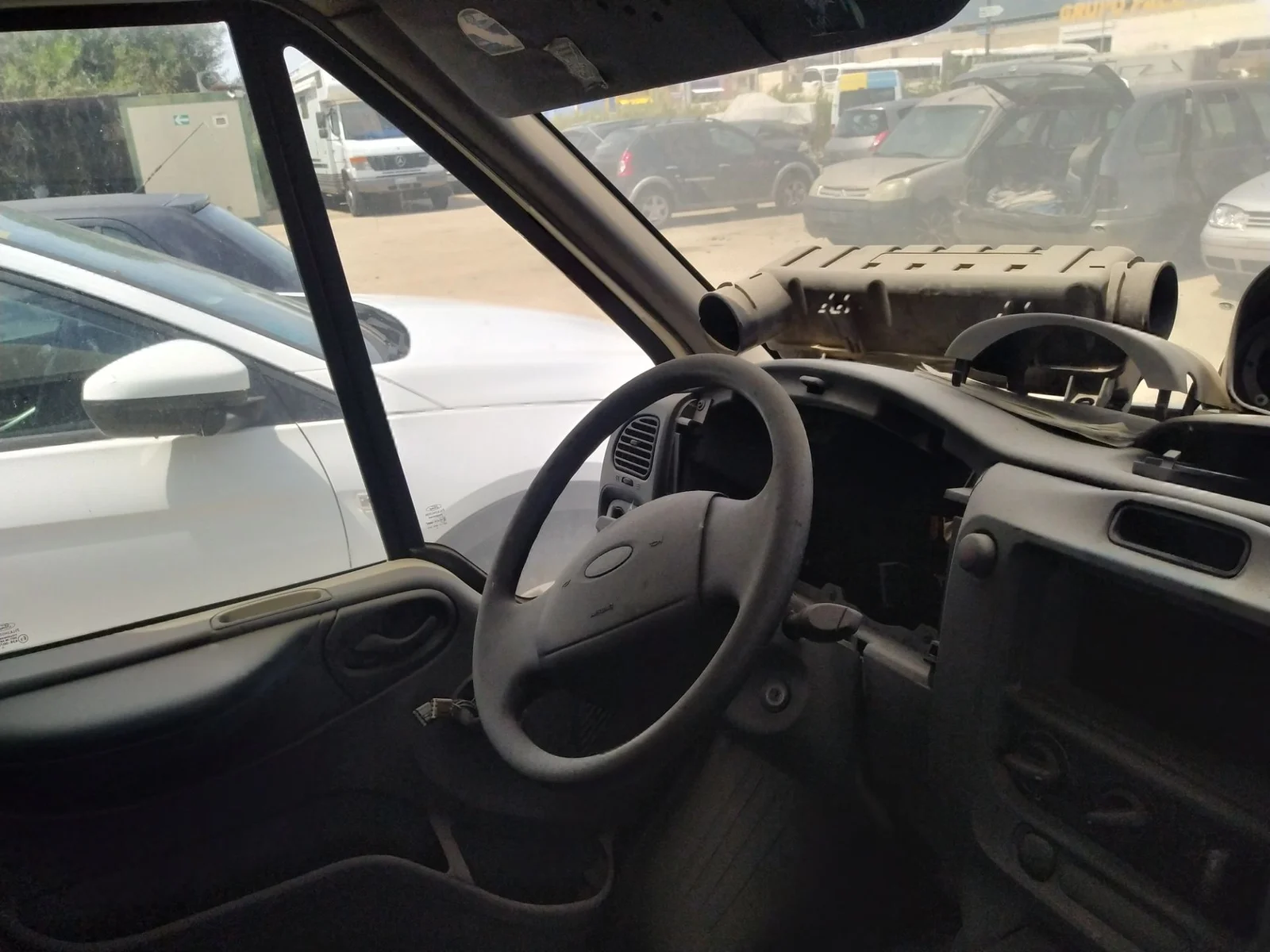 Foto de MANDO LIMPIA FORD TRANSIT FURGÓN CORTO (FY) 2.0 TDE CAT (101 CV / 74 KW)