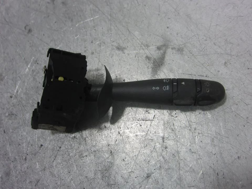 Foto de MANDO LUCES RENAULT LAGUNA II (BG0) referencia 8200328896