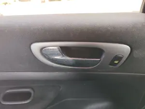 Foto de MANETA INTERIOR TRASERA IZQUIERDA PEUGEOT 307 (S1)(04.2001) 1.6 16V CAT (109 CV / 80 KW) referencia 9143F4