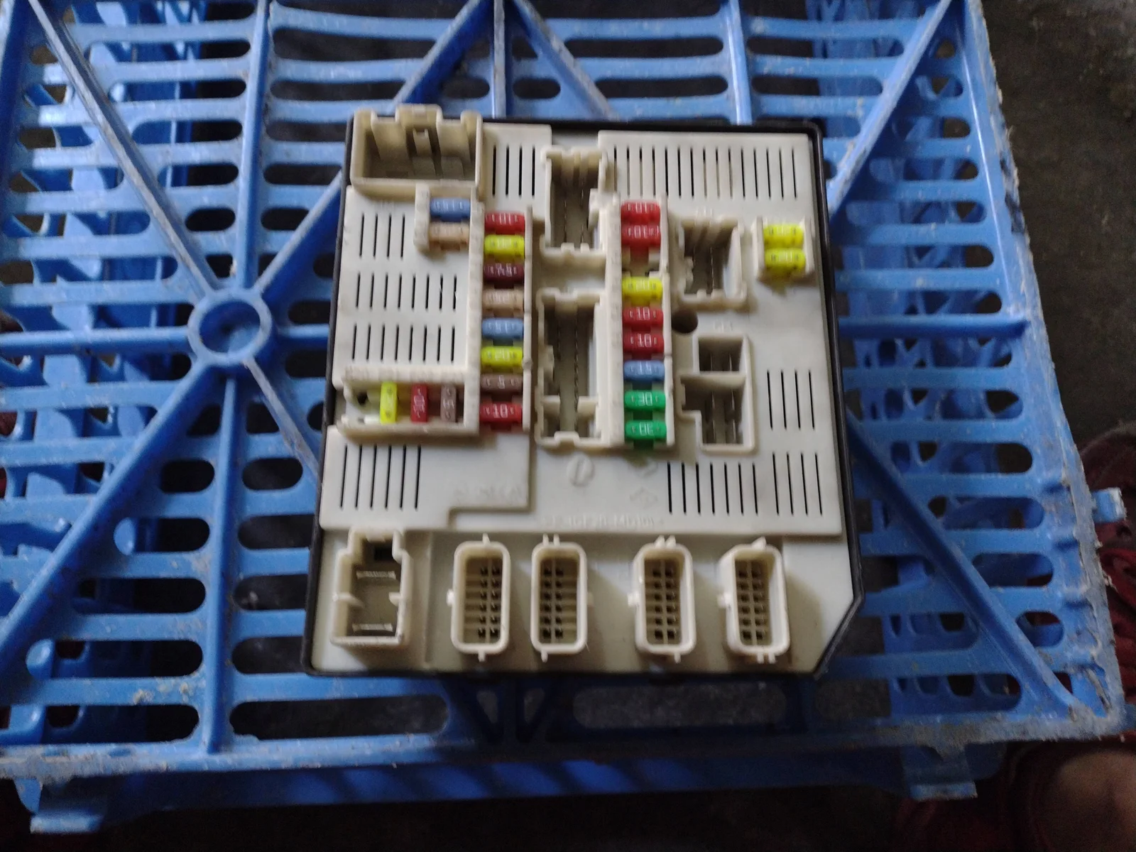 Foto de CAJA RELES / FUSIBLES RENAULT MEGANE III COUPE referencia 284B60008R