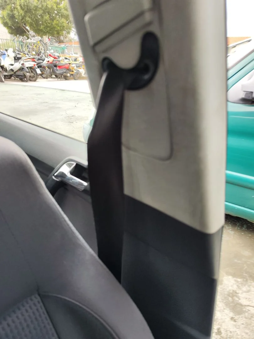 Foto de CINTURON SEGURIDAD DELANTERO IZQUIERDO VOLKSWAGEN POLO IV (9N1) 1.4 16V (75 CV / 55 KW) referencia 6Q4857705J FKZ