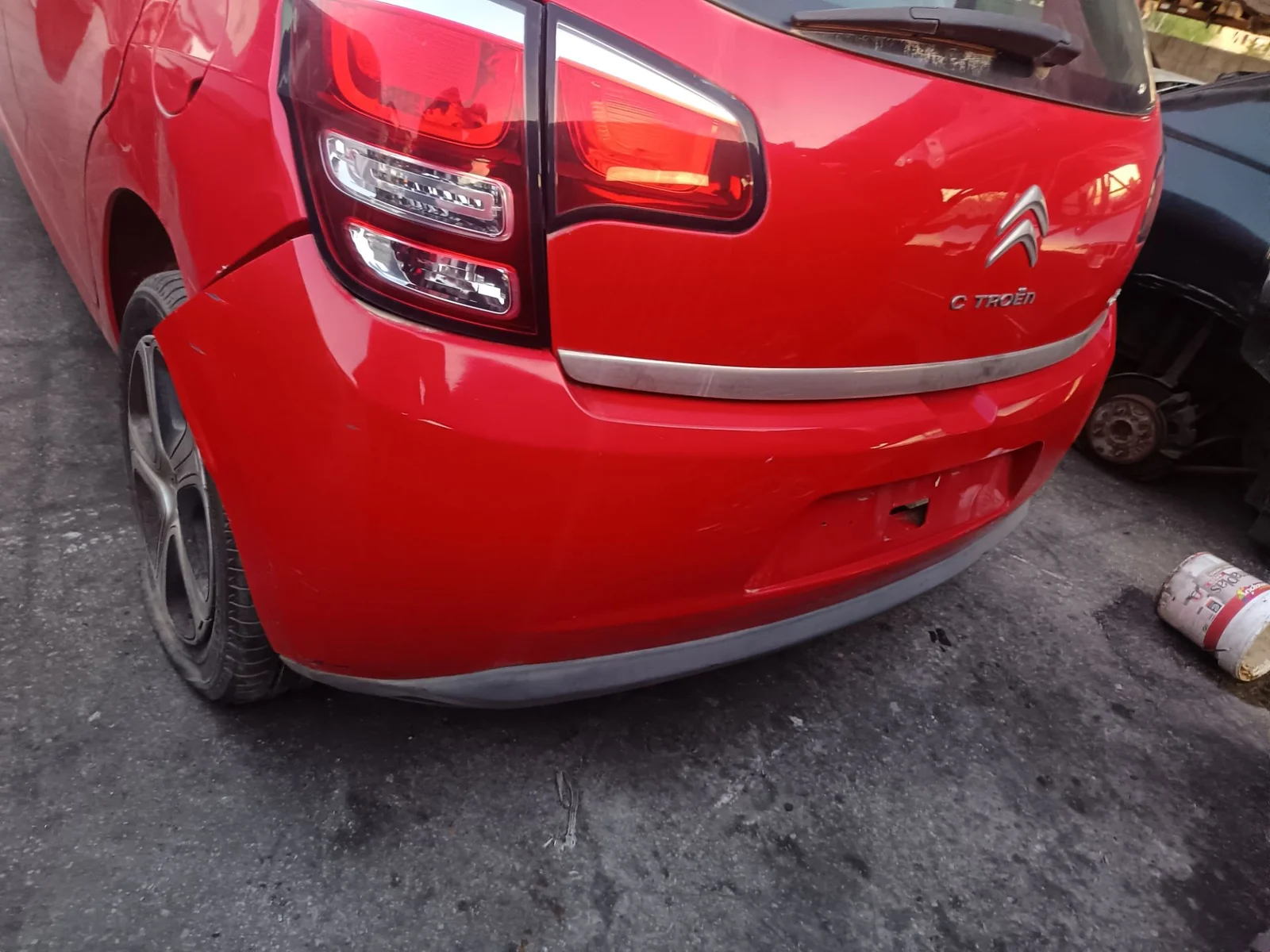 Foto de PILOTO TRASERO IZQUIERDO INTERIOR CITROEN C3 1.0 VTi (68 CV / 50 KW)