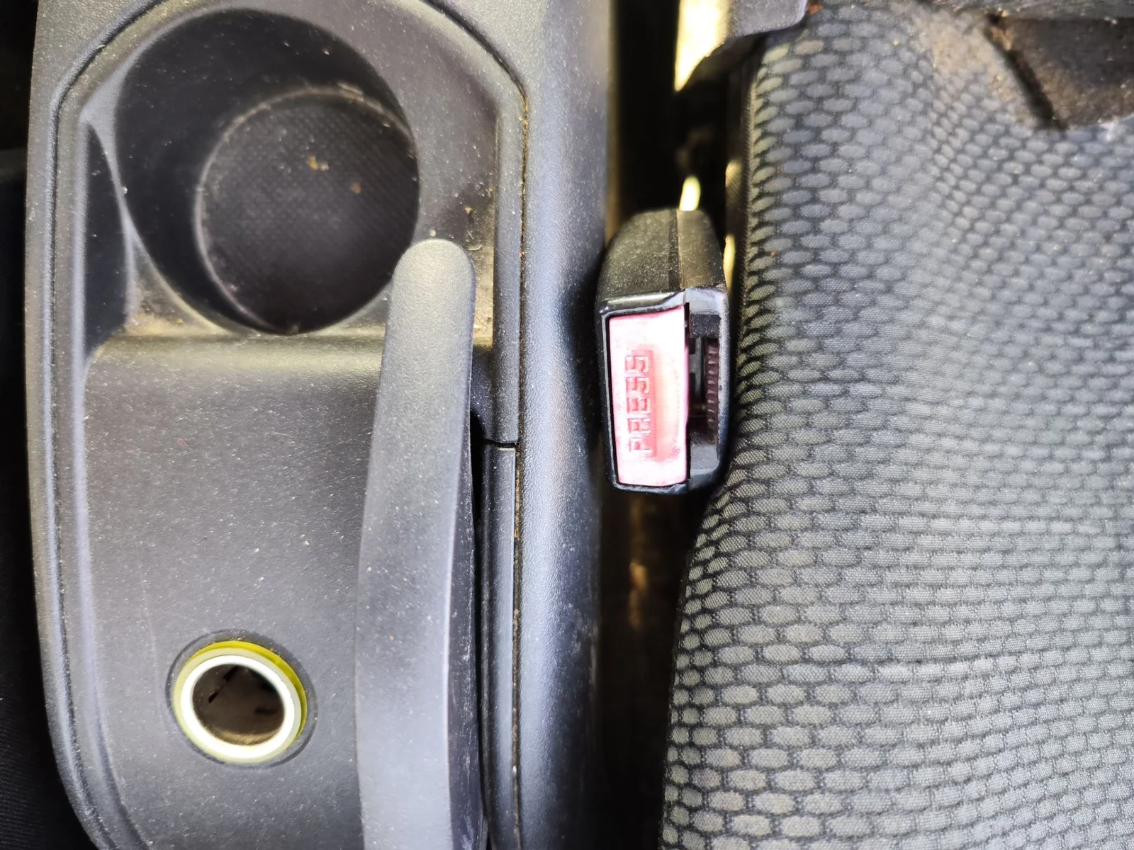 Foto de ENGANCHE CINTURON DELANTERO IZQUIERDO CITROEN C4 COUPE 1.4 16V (88 CV / 65 KW)
