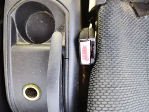 Foto de ENGANCHE CINTURON DELANTERO IZQUIERDO CITROEN C4 COUPE 1.4 16V (88 CV / 65 KW)