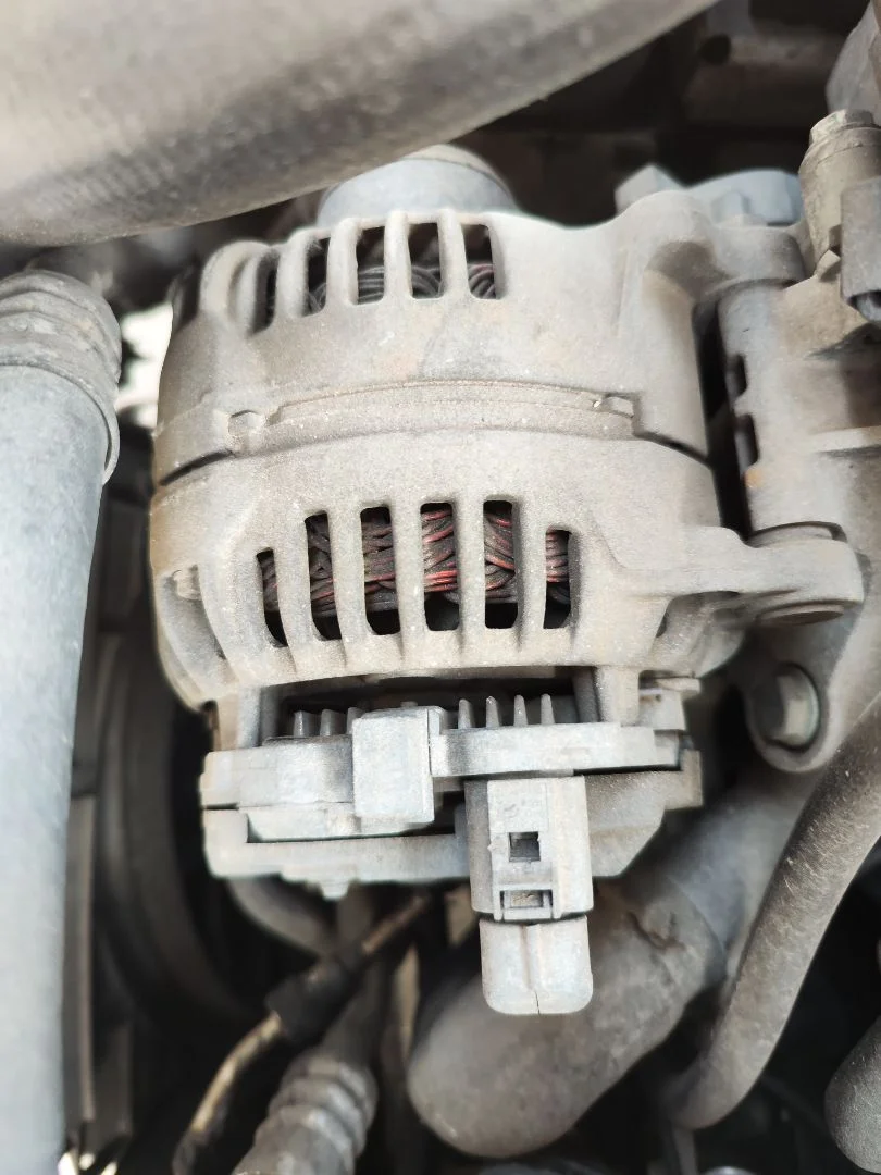 Foto de ALTERNADOR VOLKSWAGEN CADDY (2K)(02.2004) 1.9 TDI (BSU) (75 CV / 55 KW)