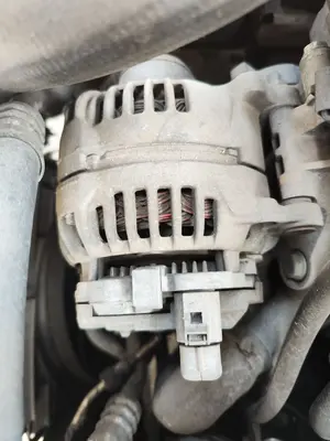 Foto de ALTERNADOR VOLKSWAGEN CADDY (2K)(02.2004) 1.9 TDI (BSU) (75 CV / 55 KW)