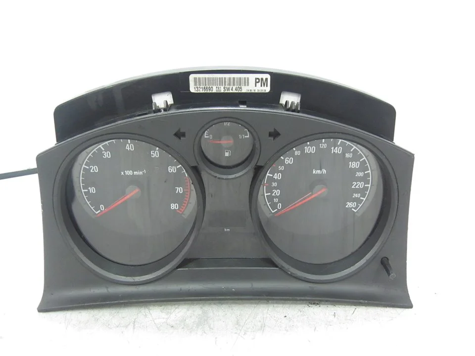 Foto de CUADRO INSTRUMENTOS OPEL ASTRA H BERLINA 1.4 16V (90 CV / 66 KW) referencia 13216690