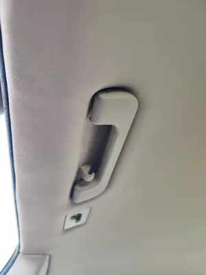 Foto de ASIDERO TECHO TRASERO IZQUIERDO AUDI Q7 (4L) 3.0 V6 24V TDI (233 CV / 171 KW)