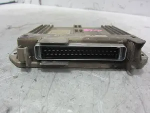 Foto de CENTRALITA MOTOR UCE RENAULT CLIO II FASE I (B/CB0) 1.2 (58 CV / 43 KW) referencia 7700115160 foto 3