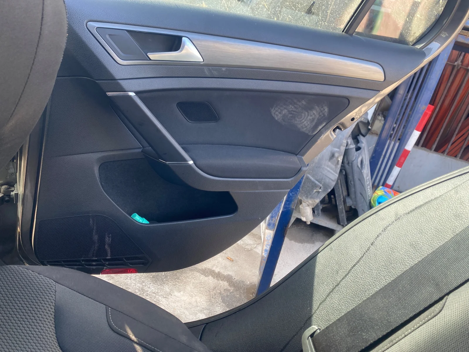 Foto de GUARNECIDO PUERTA TRASERA DERECHA VOLKSWAGEN GOLF VII (5G1/BE1) 1.4 16V TSI (122 CV / 90 KW) referencia 5G6867222G FKZ