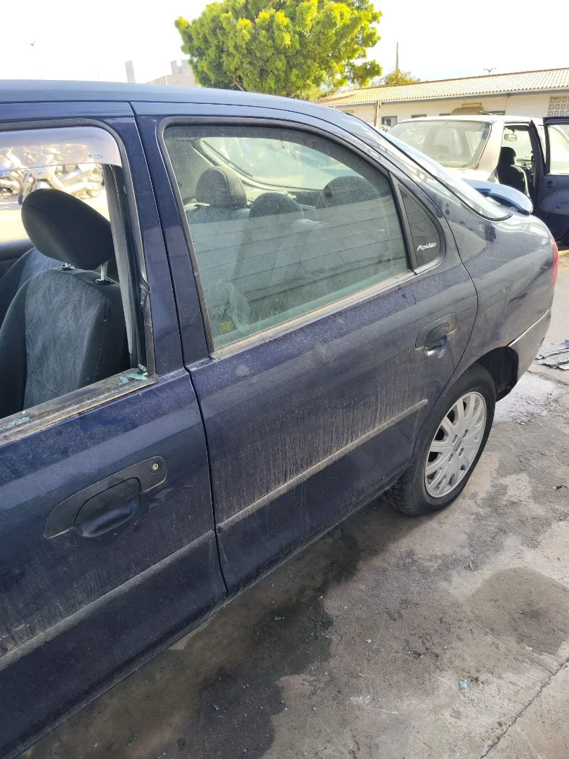Foto de PUERTA TRASERA IZQUIERDA FORD MONDEO BERLINA (GD) 1.8 16V CAT (116 CV / 85 KW) referencia 1043425