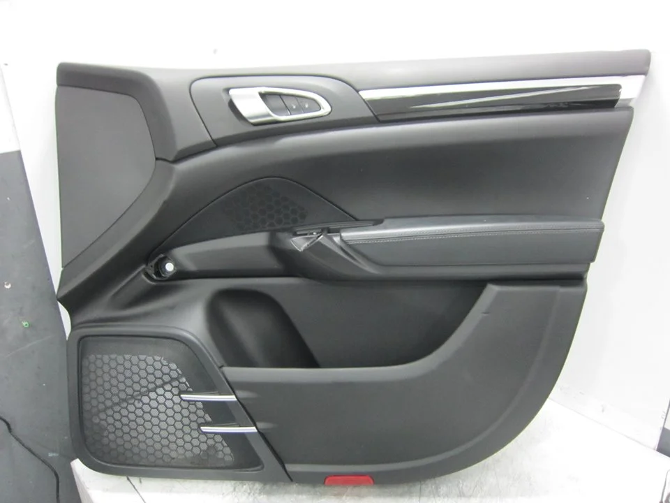 Foto de GUARNECIDO PUERTA DELANTERA DERECHA PORSCHE CAYENNE (TIPO 92A) referencia 7P5867012C