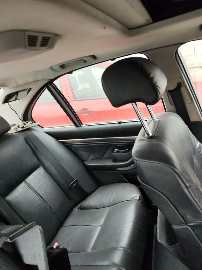 Foto de ASIDERO TECHO TRASERO DERECHO BMW SERIE 5 BERLINA (E39) 3.0 24V Turbodiesel CAT (193 CV / 142 KW)