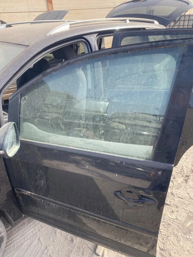 Foto de PUERTA DELANTERA IZQUIERDA VOLKSWAGEN TOURAN (1T3) 1.6 TDI DPF (105 CV / 77 KW) referencia 1T0831055AB
