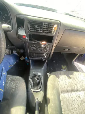 Foto de CONSOLA CENTRAL VOLKSWAGEN POLO III (6N1) 1.4  (60 CV / 44 KW)