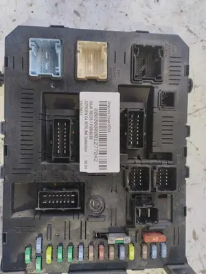Foto de CAJA RELES / FUSIBLES CITROEN C4 BERLINA 1.6 16V CAT (NFU / TU5JP4) (109 CV / 80 KW) referencia 21676031 foto 2