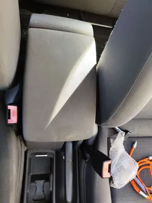 Foto de APOYABRAZOS CENTRAL VOLKSWAGEN GOLF PLUS V (5M1) 1.9 TDI (105 CV / 77 KW)