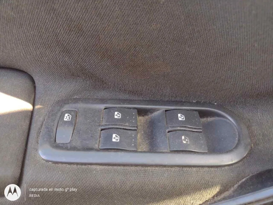 Foto de MANDO ELEVALUNAS DELANTERO IZQUIERDO RENAULT MEGANE II GRANDTOUR 1.5 dCi Diesel (82 CV / 60 KW)