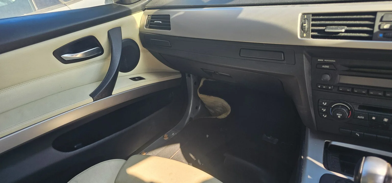 Foto de GUANTERA BMW SERIE 3 BERLINA (E90) 2.0 CAT (129 CV / 95 KW)
