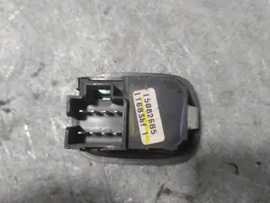 Foto de MANDO ELEVALUNAS DELANTERO DERECHO CHEVROLET TRAILBLAZER 4.2 24V CAT (273 CV / 201 KW) referencia 15082685 foto 3