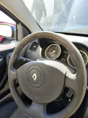 Foto de VOLANTE RENAULT MEGANE II BERLINA 5P 1.5 dCi Diesel (101 CV / 74 KW)