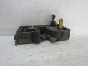 Foto de CERRADURA PUERTA TRASERA DERECHA VOLKSWAGEN GOLF II (191/193) 1.6 Diesel (CR. JK. JP) (54 CV / 40 KW) referencia 193839016C foto 4