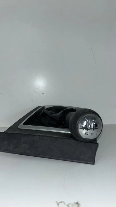 Foto de GUARNECIDOS PALANCA CAMBIO FORD FOCUS BERLINA (CGE) referencia 4M51A044H83AD