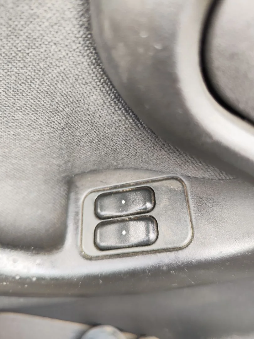 Foto de MANDO ELEVALUNAS DELANTERO IZQUIERDO OPEL CORSA C 1.2 16V CAT (Z 12 XE / LW4) (75 CV / 55 KW)