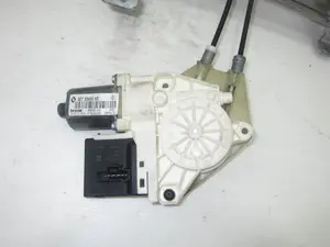 Foto de ELEVALUNAS TRASERO DERECHO RENAULT MEGANE III BERLINA 5P 1.2 TCE (132 CV / 97 KW) referencia 827306548R foto 3