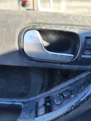 Foto de MANETA INTERIOR DELANTERA IZQUIERDA AUDI A3 (8L) 1.6  (102 CV / 75 KW) referencia 8L1837021  FKZ