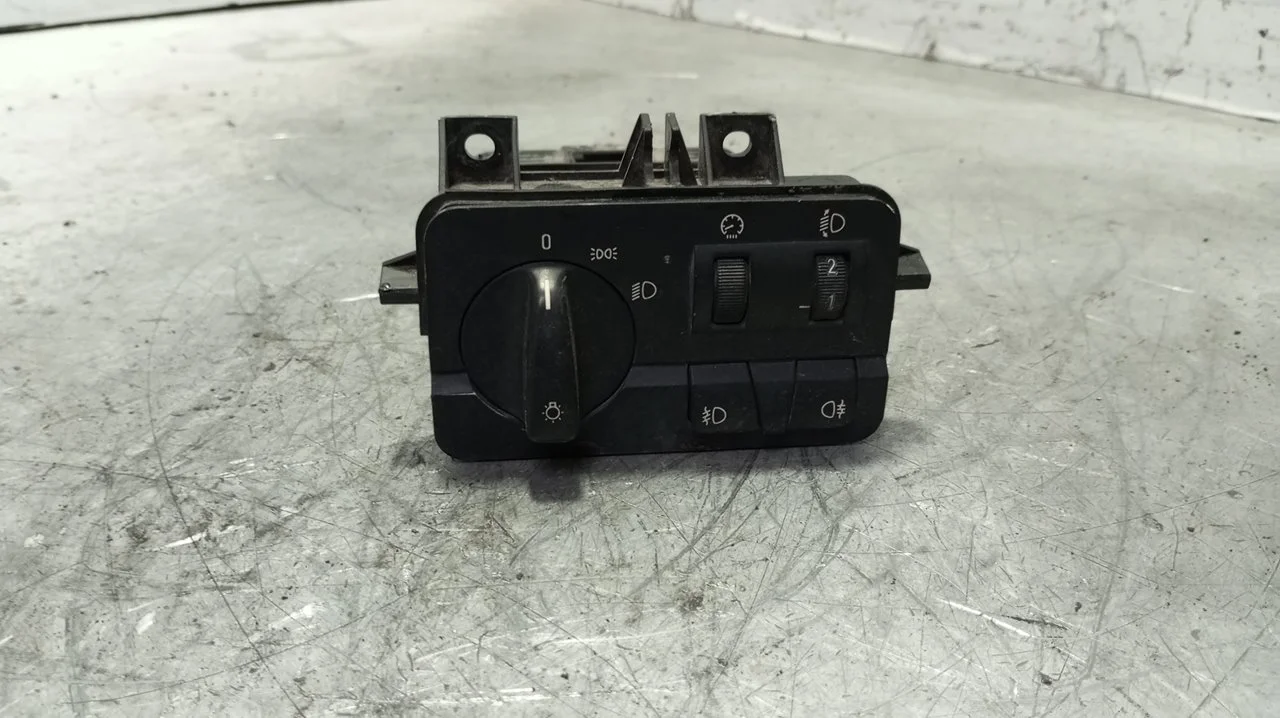 Foto de MANDO LUCES BMW SERIE 3 COUPE (E46) 2.0 24V (150 CV / 110 KW) referencia 61316901429