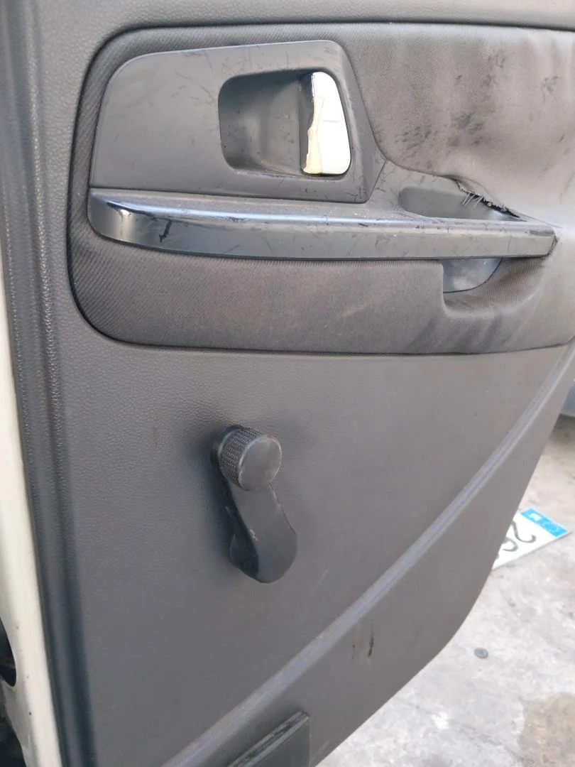 Foto de MANETA ELEVALUNAS TRASERA DERECHA SEAT IBIZA (6K1) 1.9 TDI (90 CV / 66 KW)