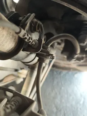 Foto de PINZA DE FRENO DELANTERA IZQUIERDA OPEL CORSA D 1.3 16V CDTI (75 CV / 55 KW) referencia 93189801