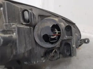 Foto de FARO IZQUIERDO VOLKSWAGEN GOLF V (1K1)(10.2003) 1.9 TDI (90 CV / 66 KW) referencia 1K6941005 foto 6
