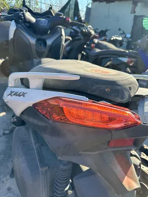 Foto de COLIN TRASERO YAMAHA X-MAX 300 292 cm3 - 20.6 kW (0 CV / 0 KW)