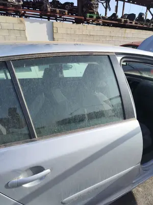 Foto de LUNA TRASERA DERECHA VOLKSWAGEN GOLF V (1K1)(10.2003) 1.4 16V TSI (170 CV / 125 KW) referencia 1K6845026B