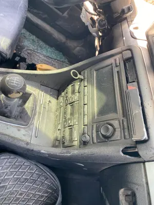 Foto de CENICERO AUDI A4 BERLINA (8E) 1.9 TDI (131 CV / 96 KW) referencia 8E0857989B
