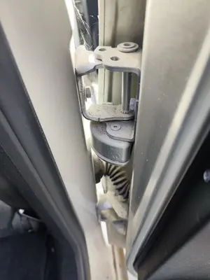 Foto de RETENEDOR PUERTA PEUGEOT 207 1.4 HDi (68 CV / 50 KW)