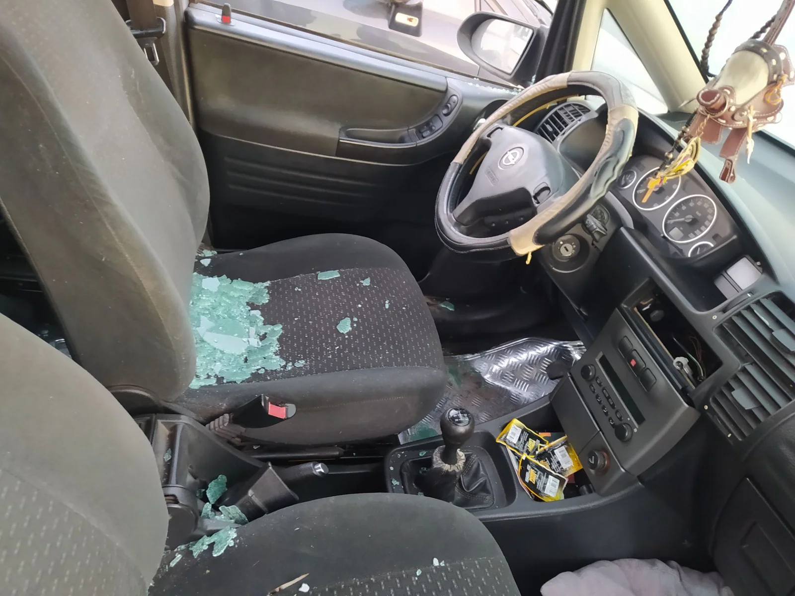 Foto de ENGANCHE CINTURON DELANTERO IZQUIERDO OPEL ZAFIRA A 2.0 DTI (101 CV / 74 KW)