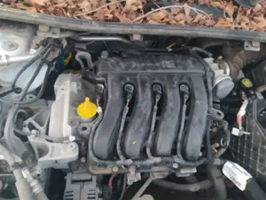Foto de MOTOR COMPLETO RENAULT MEGANE III BERLINA 5P 1.6 16V CAT (101 CV / 74 KW) referencia K4M848